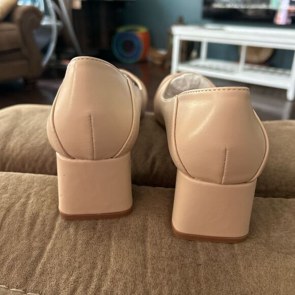 Heez Women's Pumps with Low Chunky Block 2” Heels, Cream. Size 9.5 - Picture 2 of 7
